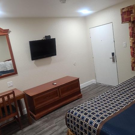 Majestic Inn & Suites เคลมัทฟอลส์ ภายนอก รูปภาพ