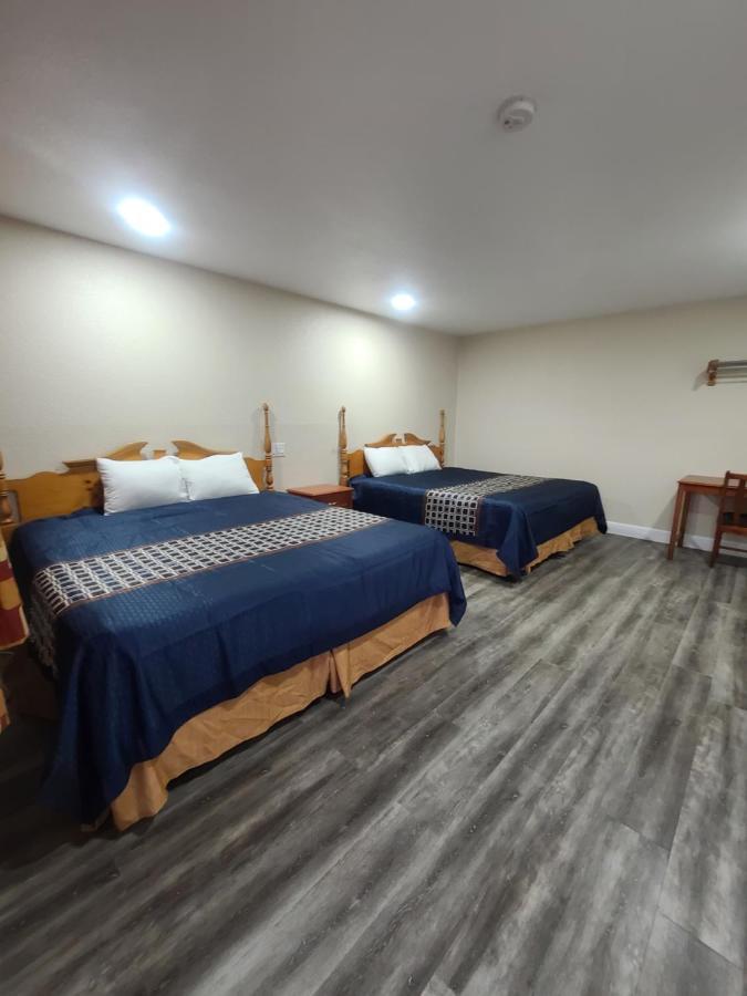 Majestic Inn & Suites เคลมัทฟอลส์ ภายนอก รูปภาพ