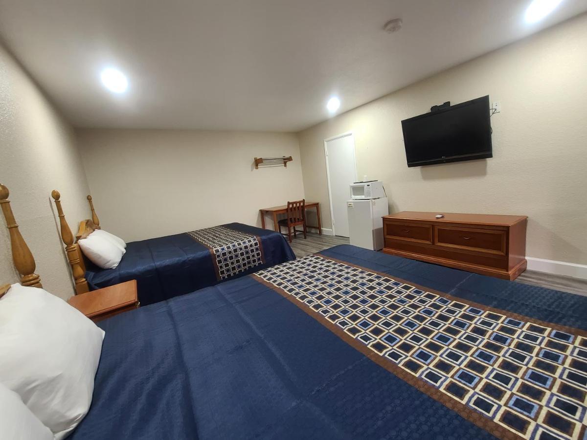 Majestic Inn & Suites เคลมัทฟอลส์ ภายนอก รูปภาพ