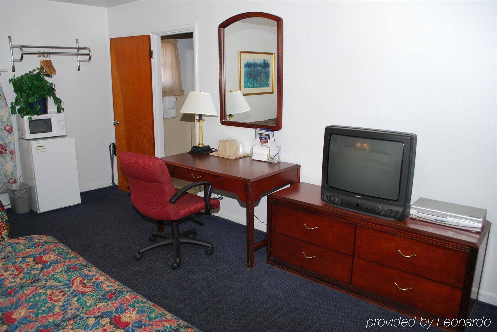 Majestic Inn & Suites เคลมัทฟอลส์ ห้อง รูปภาพ