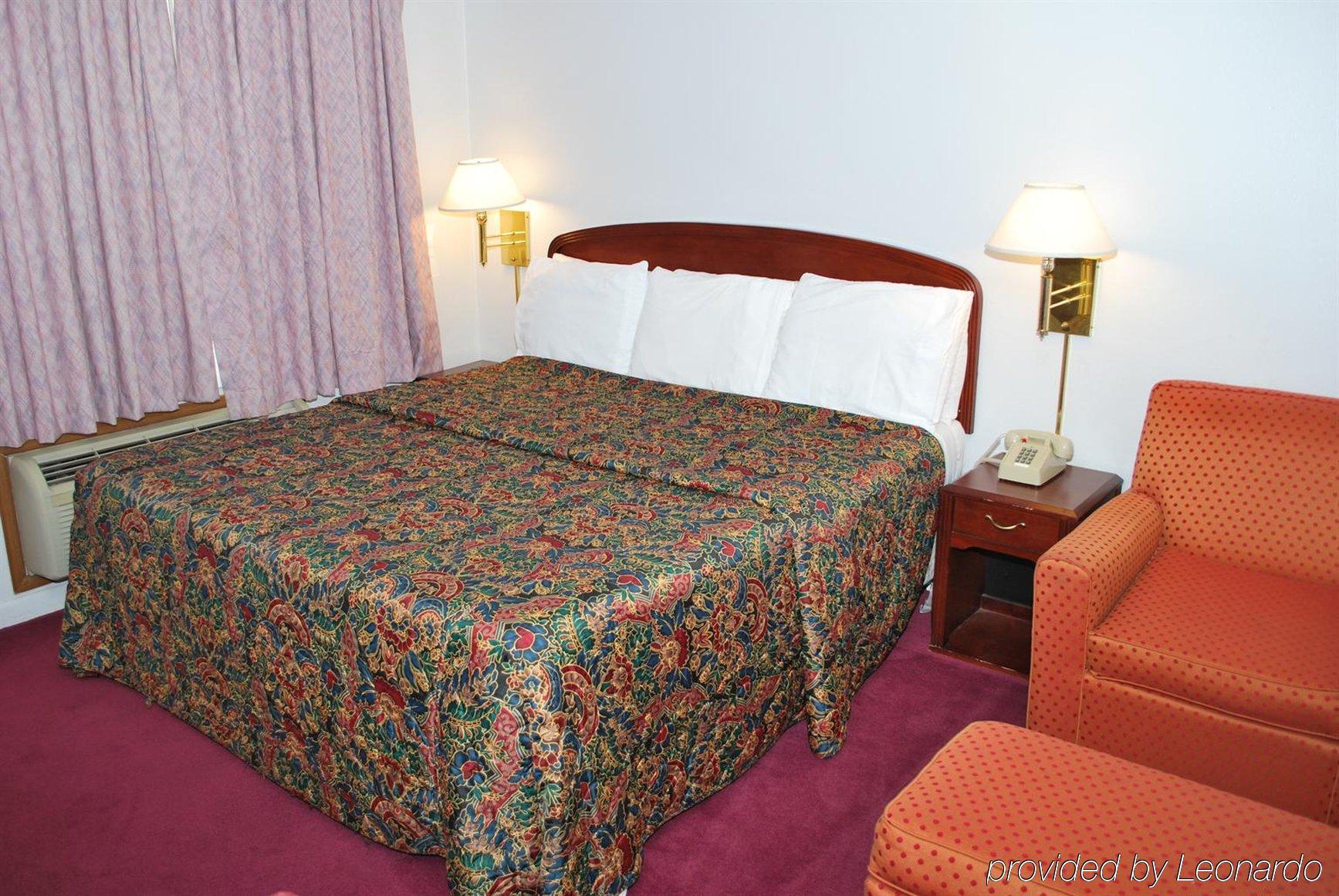 Majestic Inn & Suites เคลมัทฟอลส์ ห้อง รูปภาพ