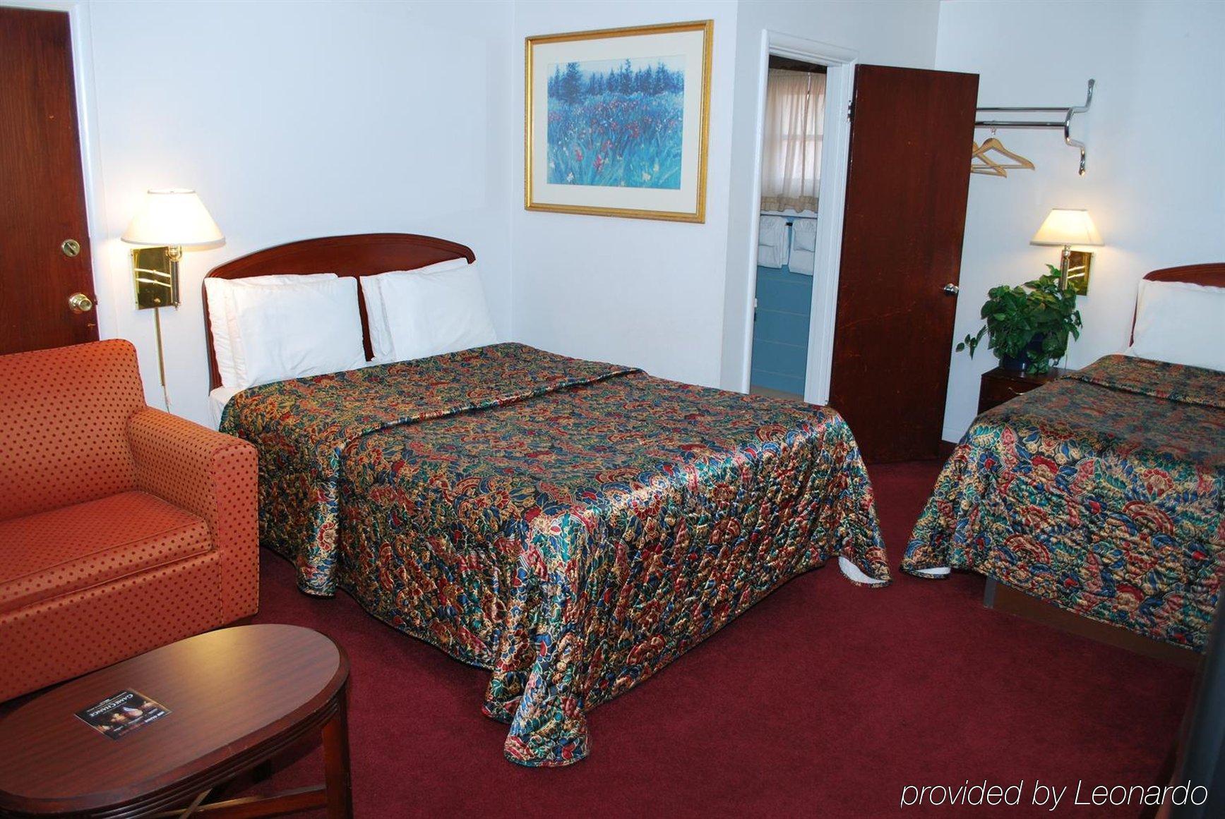 Majestic Inn & Suites เคลมัทฟอลส์ ห้อง รูปภาพ