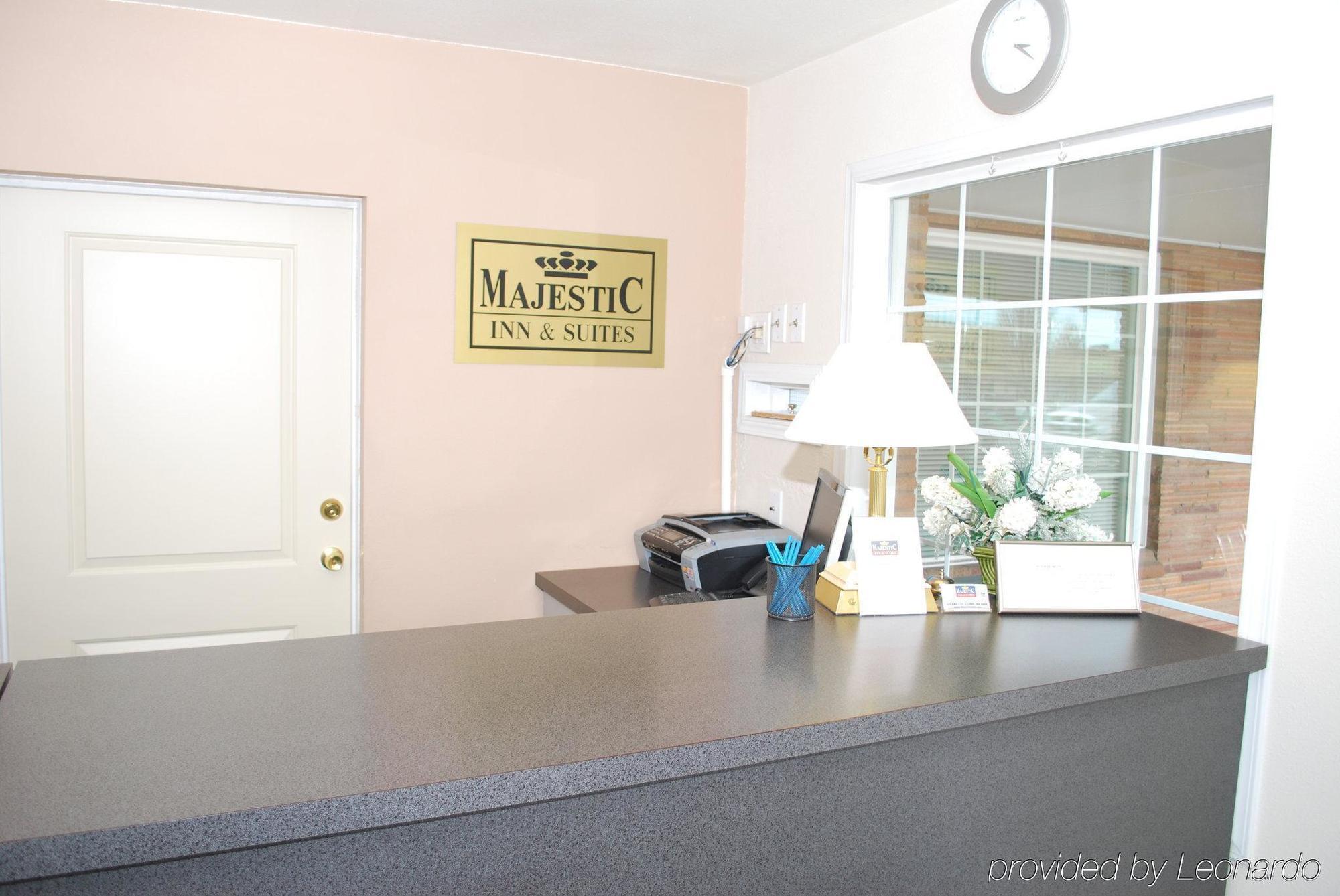 Majestic Inn & Suites เคลมัทฟอลส์ ภายนอก รูปภาพ